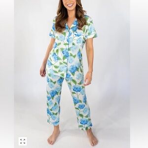 In my Sunday’s hydrangea blooms pajama set